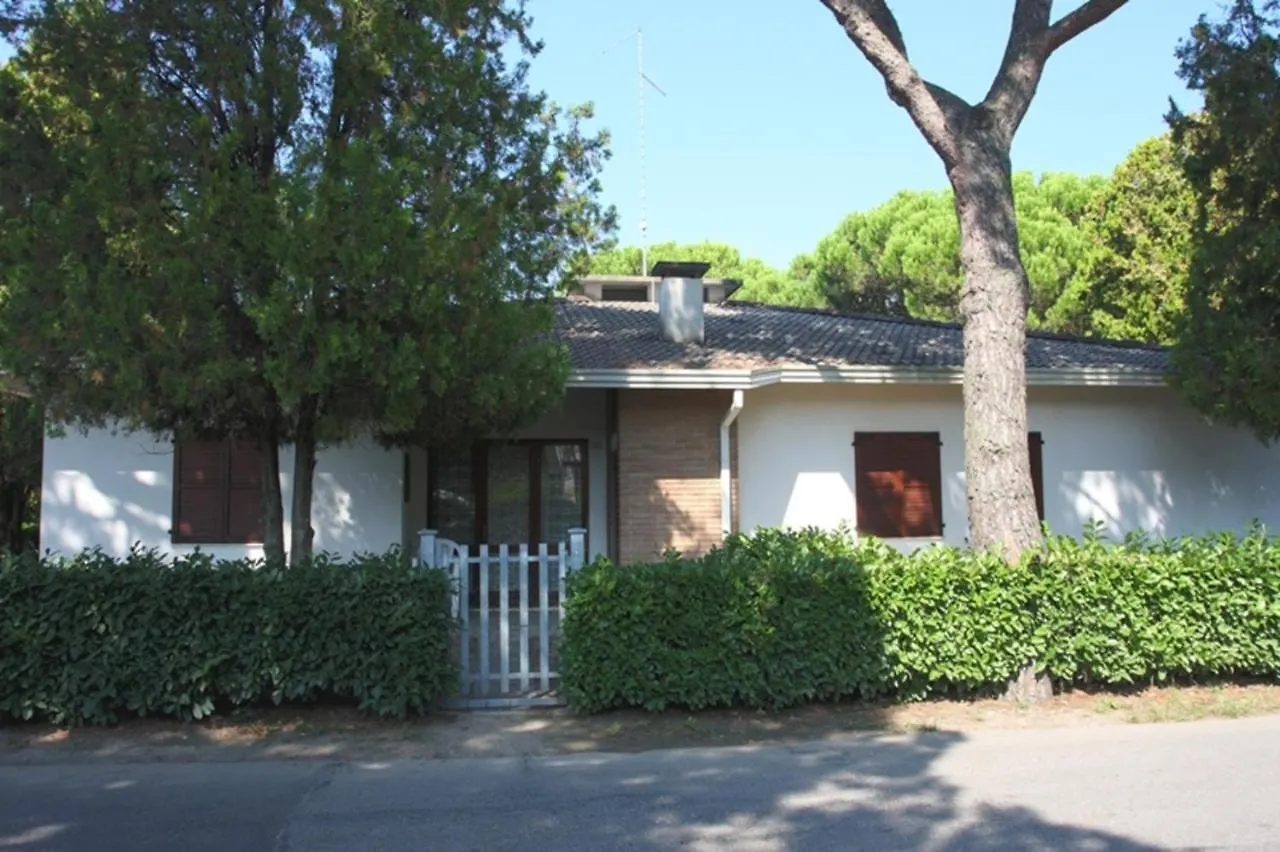 Wonderful Villa In A Quiet Place In Bibione Apartment